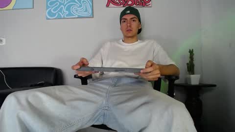 INDEPENDENT MODEL online show from 12.09.24