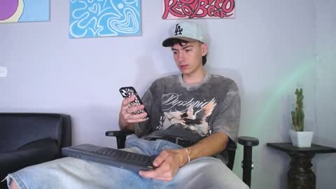 INDEPENDENT MODEL online show from 12.13.24