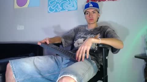 INDEPENDENT MODEL online show from 12.14.24