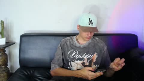 INDEPENDENT MODEL online show from 01.17.25