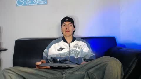 INDEPENDENT MODEL online show from 01.19.25