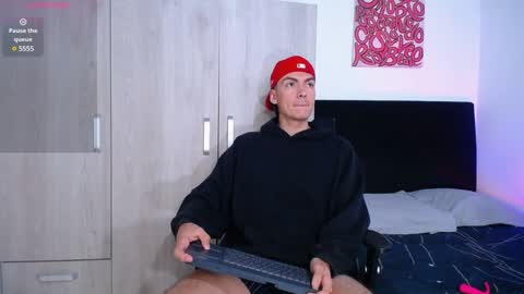 INDEPENDENT MODEL online show from 01.25.25