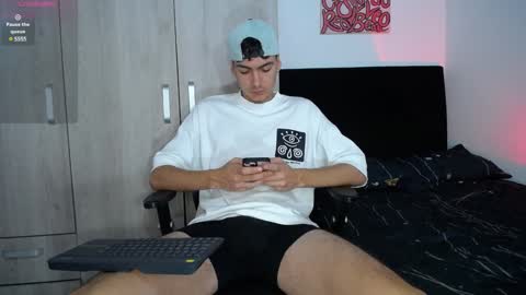 INDEPENDENT MODEL online show from 02.05.25