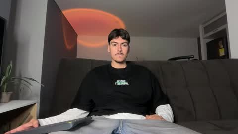 INDEPENDENT MODEL online show from 11.23.25