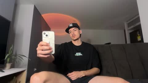 INDEPENDENT MODEL online show from 11.24.25