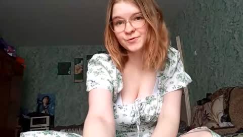 I am Vanessa Help me reach 10 Thumbs Up online show from 10.18.25