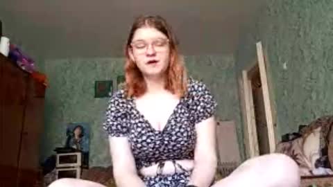 I am Vanessa Help me reach 10 Thumbs Up online show from 10.19.25