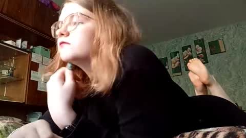 I am Vanessa Help me reach 10 Thumbs Up online show from 10.20.25