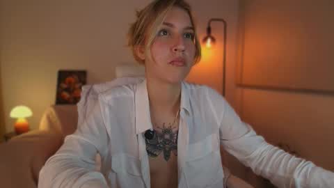 Linda Sofia help me get to 100 thumbs up online show from 10.11.25