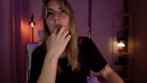 Linda Sofia help me get to 100 thumbs up online show from 03.07.26