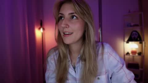 Linda Sofia help me get to 100 thumbs up online show from 04.04.26