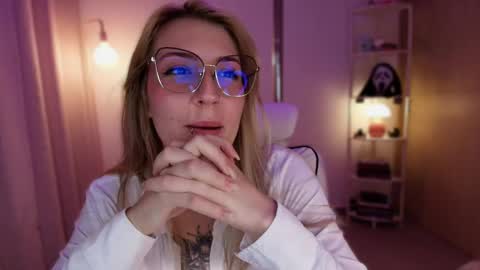 Linda Sofia help me get to 100 thumbs up online show from 04.24.26