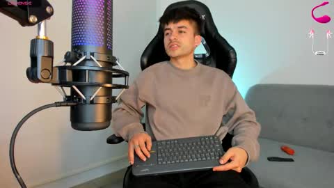 Snapshot of jacob_ferrer chatting on 02.10.26 JACOB FERRER online show from 02.10.26