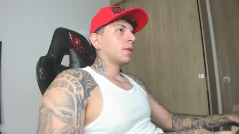 Snapshot of jacobb116 chatting on 10.01.25 jacobb116 online show from 10.01.25