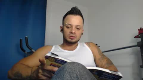 Snapshot of jacobjamess chatting on 01.28.25 jacobjamess online show from 01.28.25