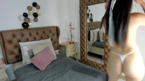 Snapshot of jade_esmeralda chatting on 10.10.25 jade esmeralda online show from 10.10.25