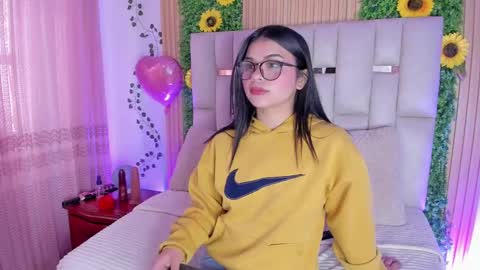 Snapshot of jade_nm chatting on 09.25.25 ade online show from 09.25.25