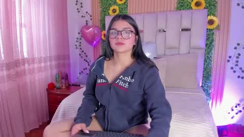 Snapshot of jade_nm chatting on 09.26.25 ade online show from 09.26.25