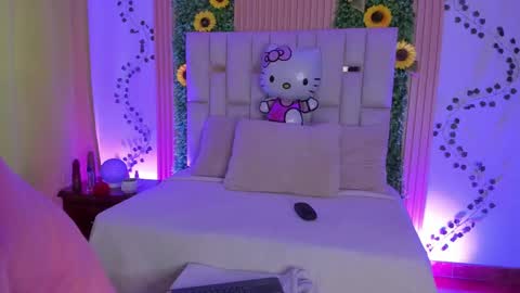 Snapshot of jade_nm chatting on 10.01.25 ade online show from 10.01.25