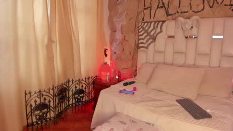 Snapshot of jade_nm chatting on 10.14.25 ade online show from 10.14.25