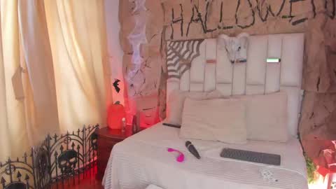 Snapshot of jade_nm chatting on 10.17.25 ade online show from 10.17.25