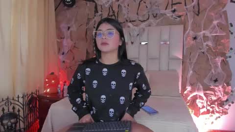 Snapshot of jade_nm chatting on 10.27.25 ade online show from 10.27.25