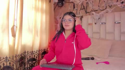 Snapshot of jade_nm chatting on 10.28.25 ade online show from 10.28.25