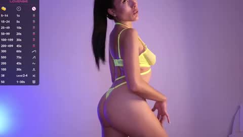 Snapshot of jade_paris chatting on 09.13.25 Jade Paris online show from 09.13.25