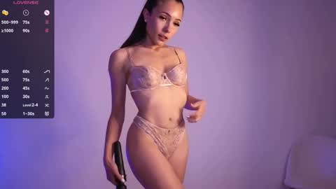 Snapshot of jade_paris chatting on 09.20.25 Jade Paris online show from 09.20.25