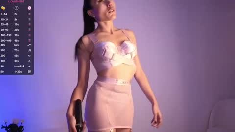 Snapshot of jade_paris chatting on 10.05.25 Jade Paris online show from 10.05.25