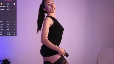 Snapshot of jade_paris chatting on 10.13.25 Jade Paris online show from 10.13.25