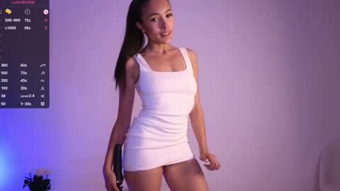 Snapshot of jade_paris chatting on 10.19.25 Jade Paris online show from 10.19.25