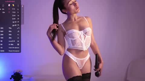 Snapshot of jade_paris chatting on 11.02.25 Jade Paris online show from 11.02.25