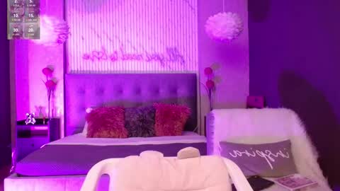 Snapshot of jade_storm_ chatting on 09.17.25 JADE online show from 09.17.25