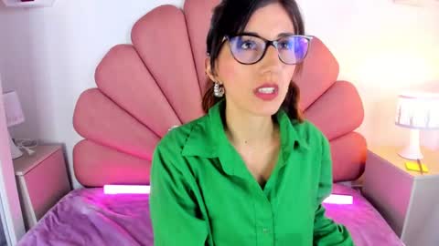 Snapshot of jade_white_ chatting on 02.03.25 jade white online show from 02.03.25