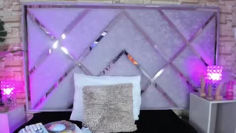 Snapshot of jade_white_ chatting on 09.10.25 jade white online show from 09.10.25