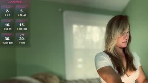 jadeamaryllis_ online show from 11.20.25