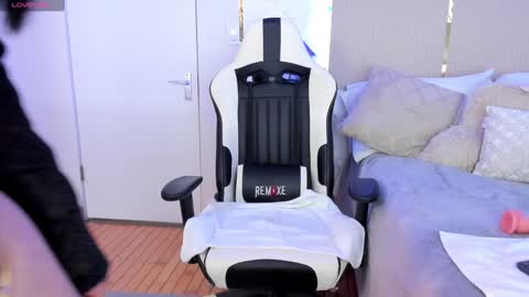 Snapshot of jadeh_williams02 chatting on 01.28.25 Jadeh online show from 01.28.25