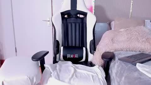 Snapshot of jadeh_williams02 chatting on 03.06.25 Jadeh online show from 03.06.25