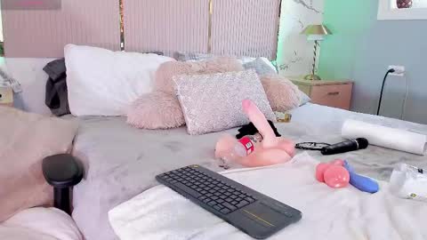 Snapshot of jadeh_williams02 chatting on 03.12.25 Jadeh online show from 03.12.25