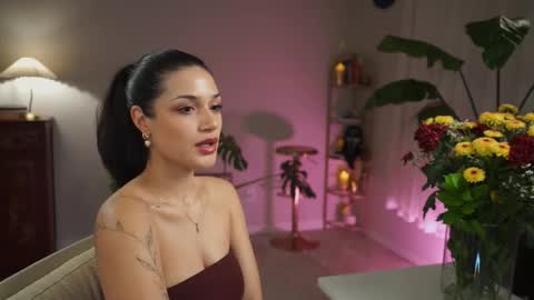 Snapshot of jadeperez_ chatting on 11.08.25 Jade online show from 11.08.25