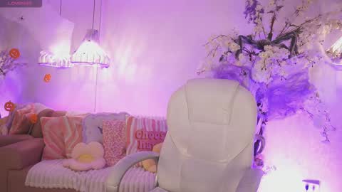 Snapshot of jadesummerr chatting on 10.17.25 Jade Summer online show from 10.17.25