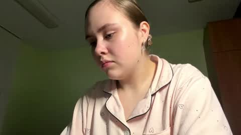 Mila online show from 04.10.26