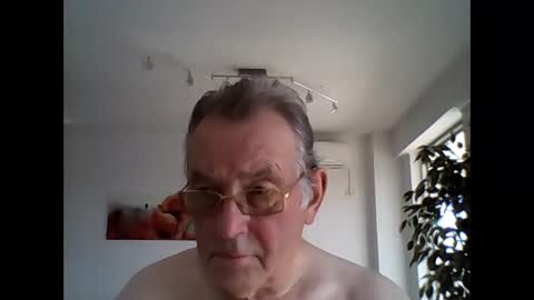 Snapshot of jahanc01 chatting on 10.10.25 Malko online show from 10.10.25