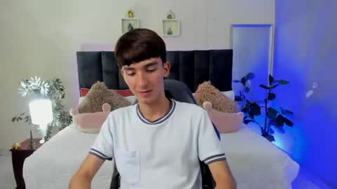 Snapshot of jake_evanss_ chatting on 05.11.26 JAKE online show from 05.11.26