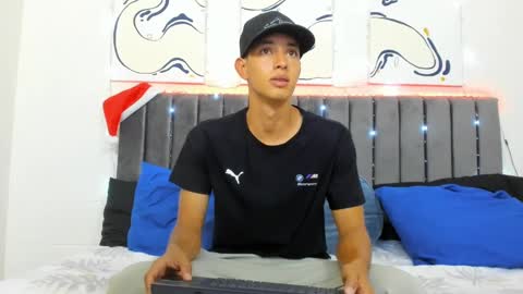 Snapshot of jake_shadow14 chatting on 01.08.25 Hi guys im new 3 online show from 01.08.25