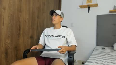 Snapshot of jake_shadow14 chatting on 09.21.25 Hi guys im new 3 online show from 09.21.25