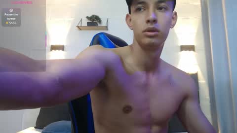 Snapshot of jake_shadow14 chatting on 10.18.25 Hi guys im new 3 online show from 10.18.25