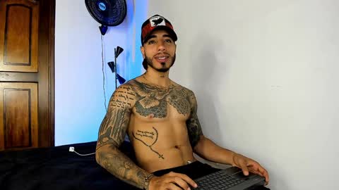 Snapshot of jakee_brown chatting on 01.28.25 Santiago online show from 01.28.25