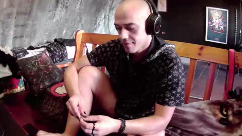 GiakyFaqk online show from 10.18.25